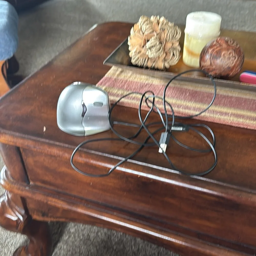 Evoluent VerticalMouse 4 Right-Handed Mouse corded new. No box.